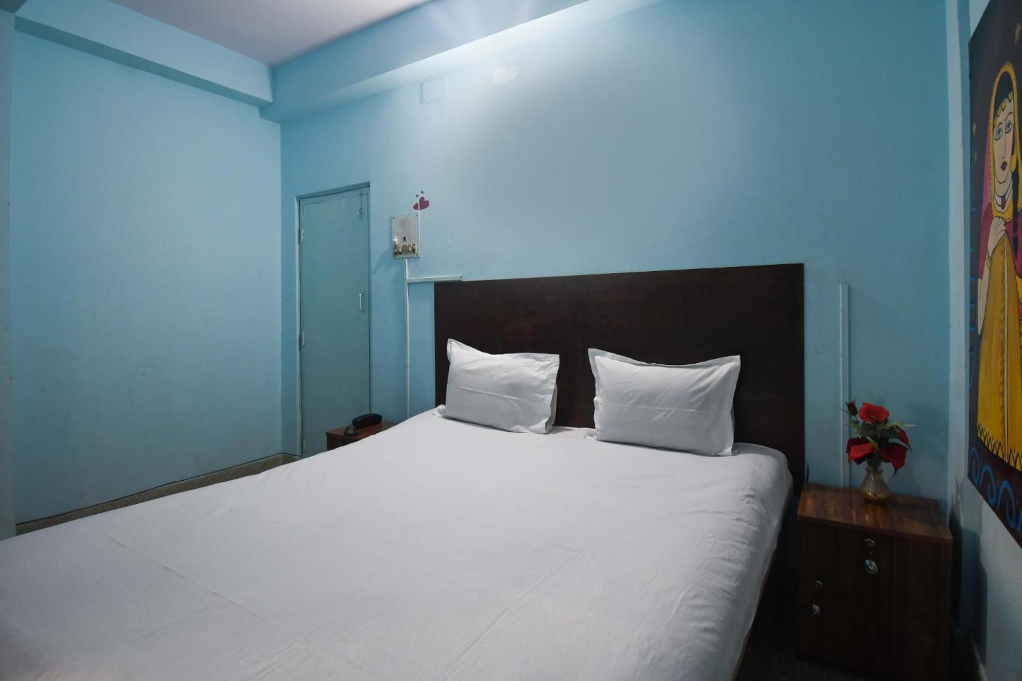 Hotel O Blue Cherry Guest House Калькутта Экстерьер фото